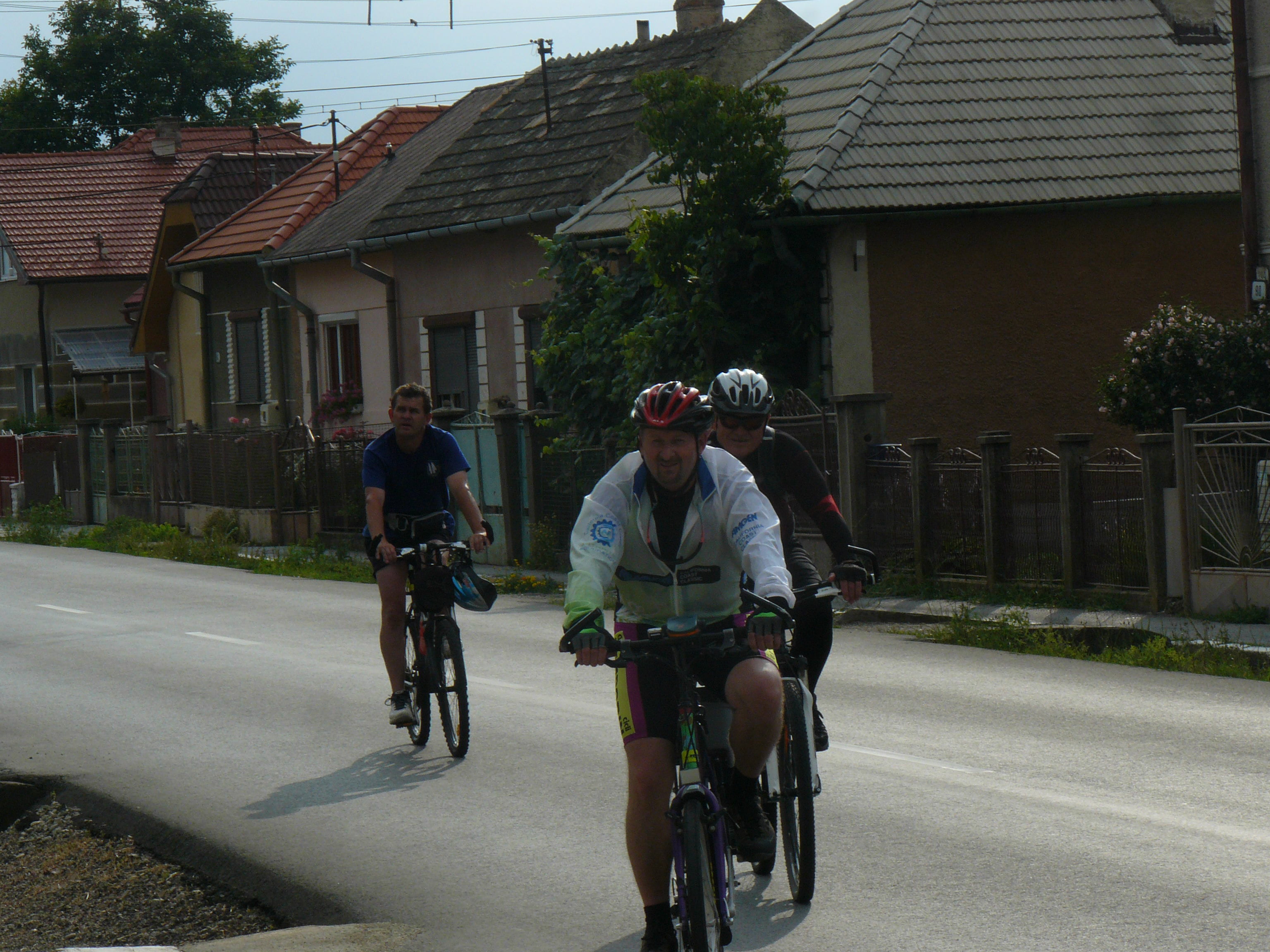 14 Abovce - príchod pred Kultúrház