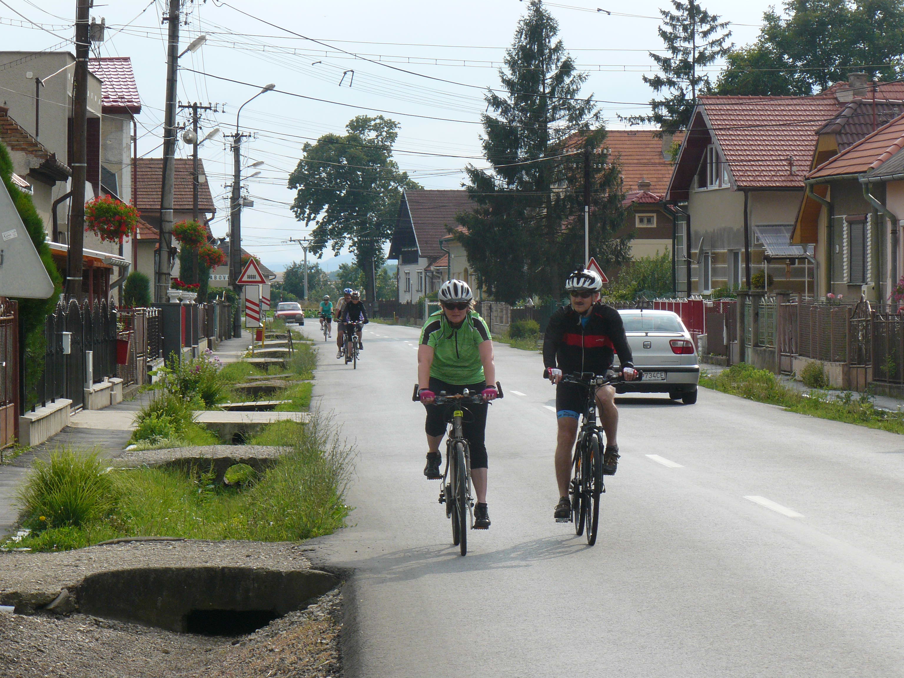 15 Abovce - príchod pred Kultúrház
