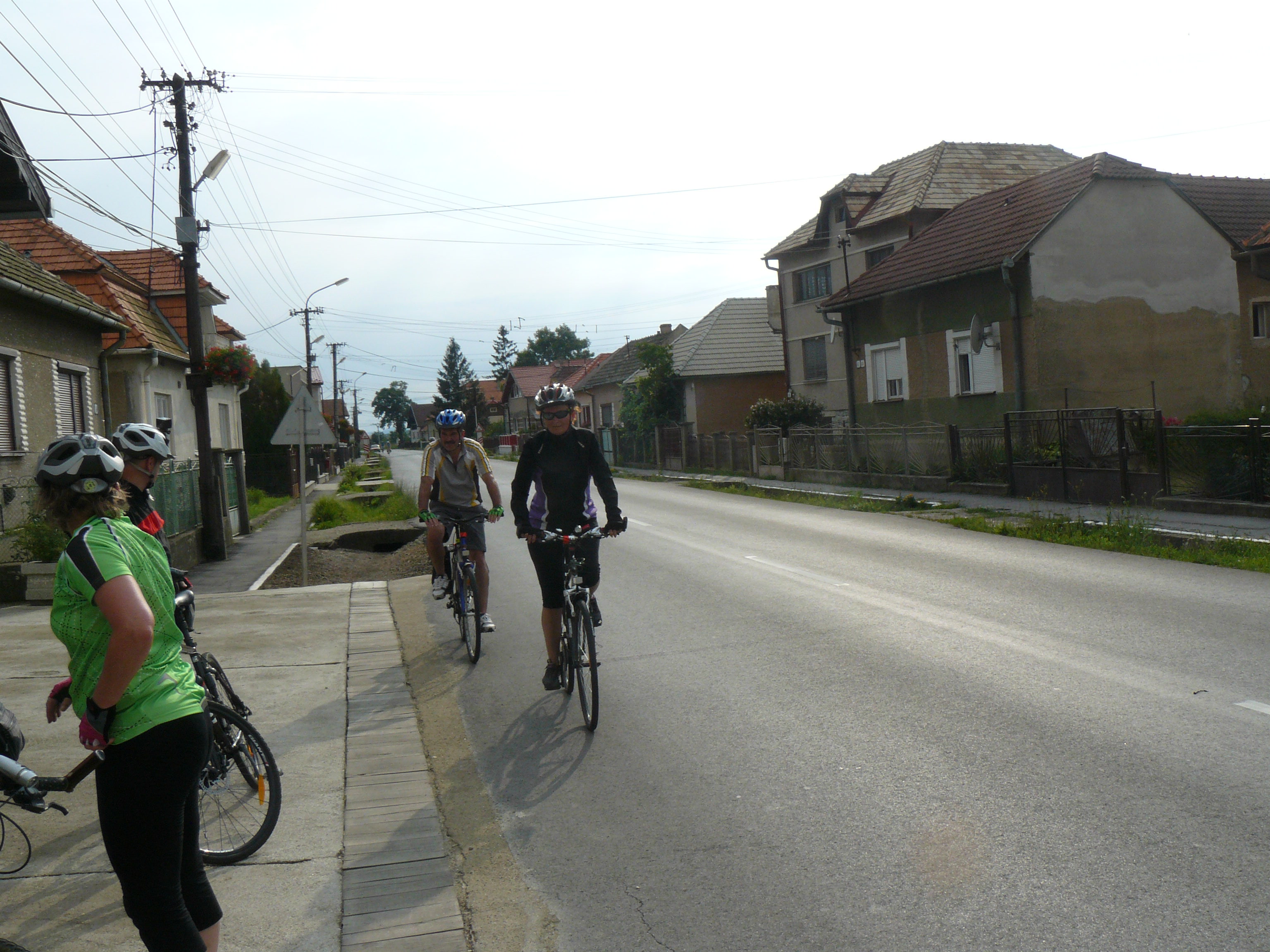 17 Abovce - príchod pred Kultúrház