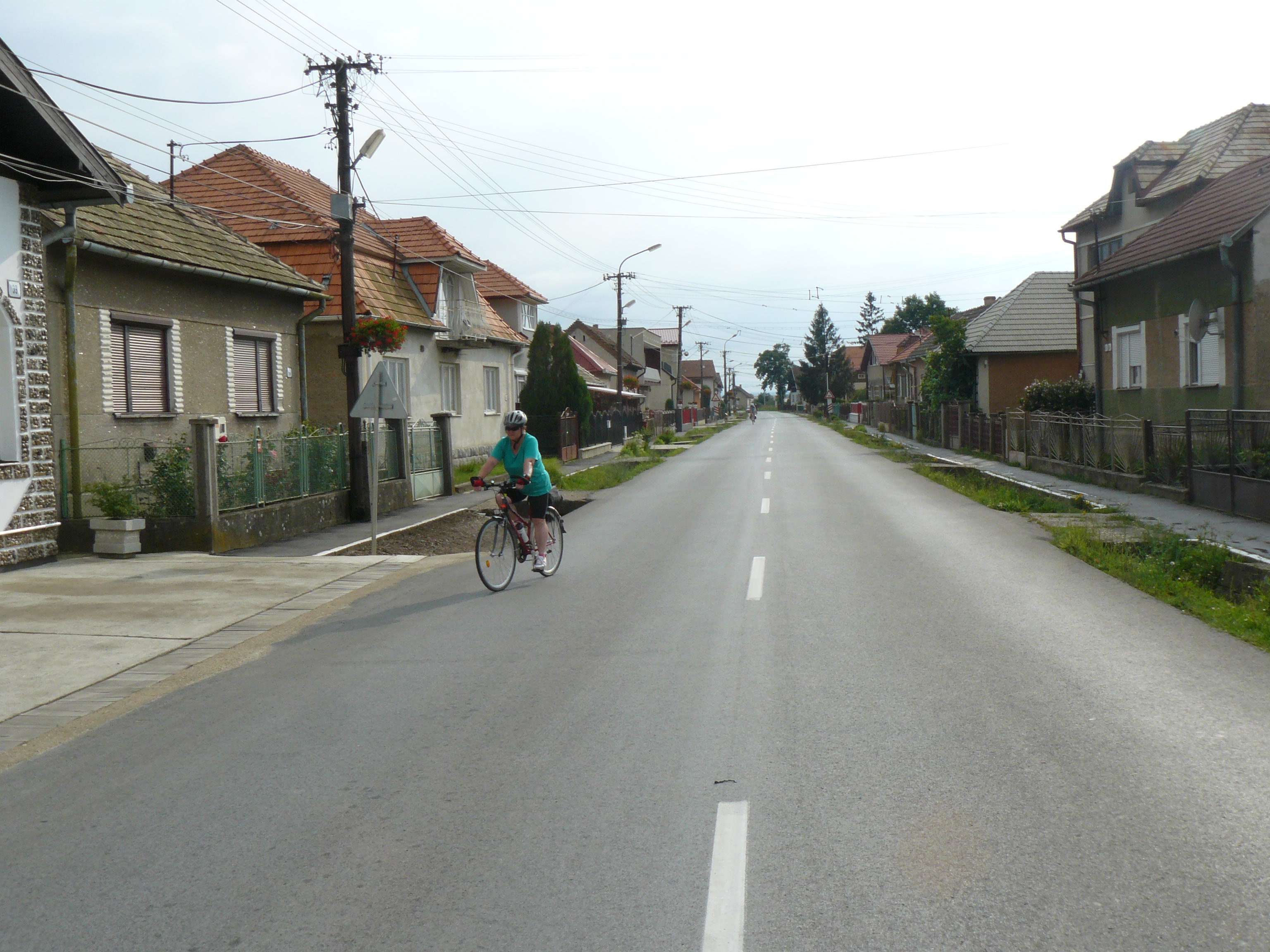 18 Abovce - príchod pred Kultúrház