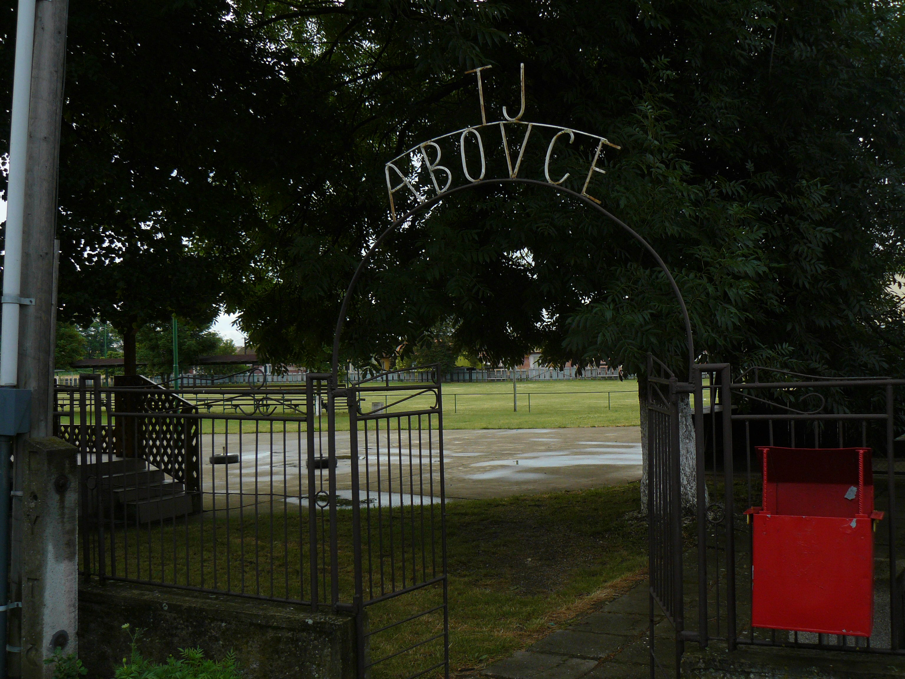 15 Ráno v Abovciach - štadión bez mužstva