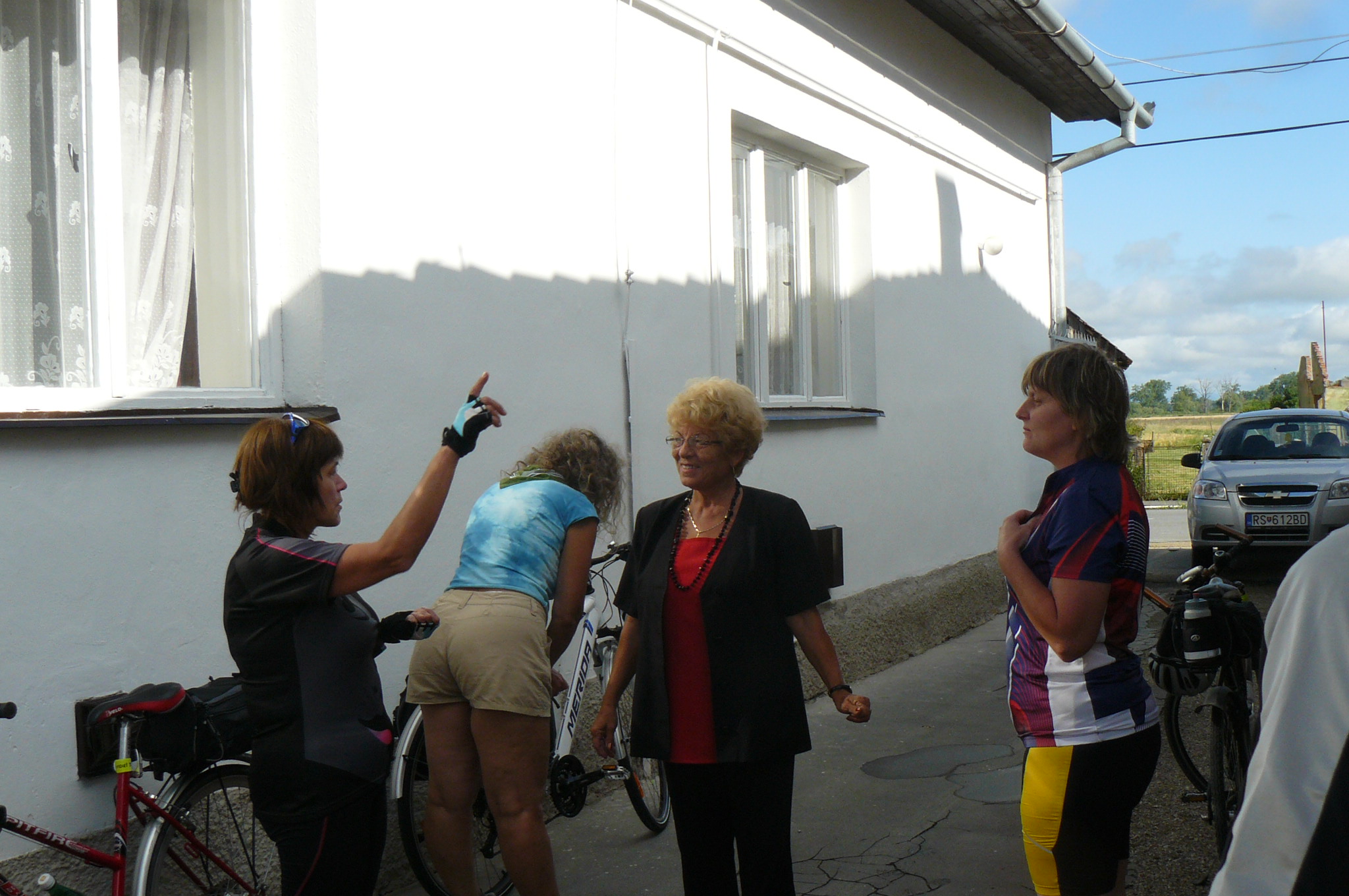 23 Abovce - pred odchodom so starostkov