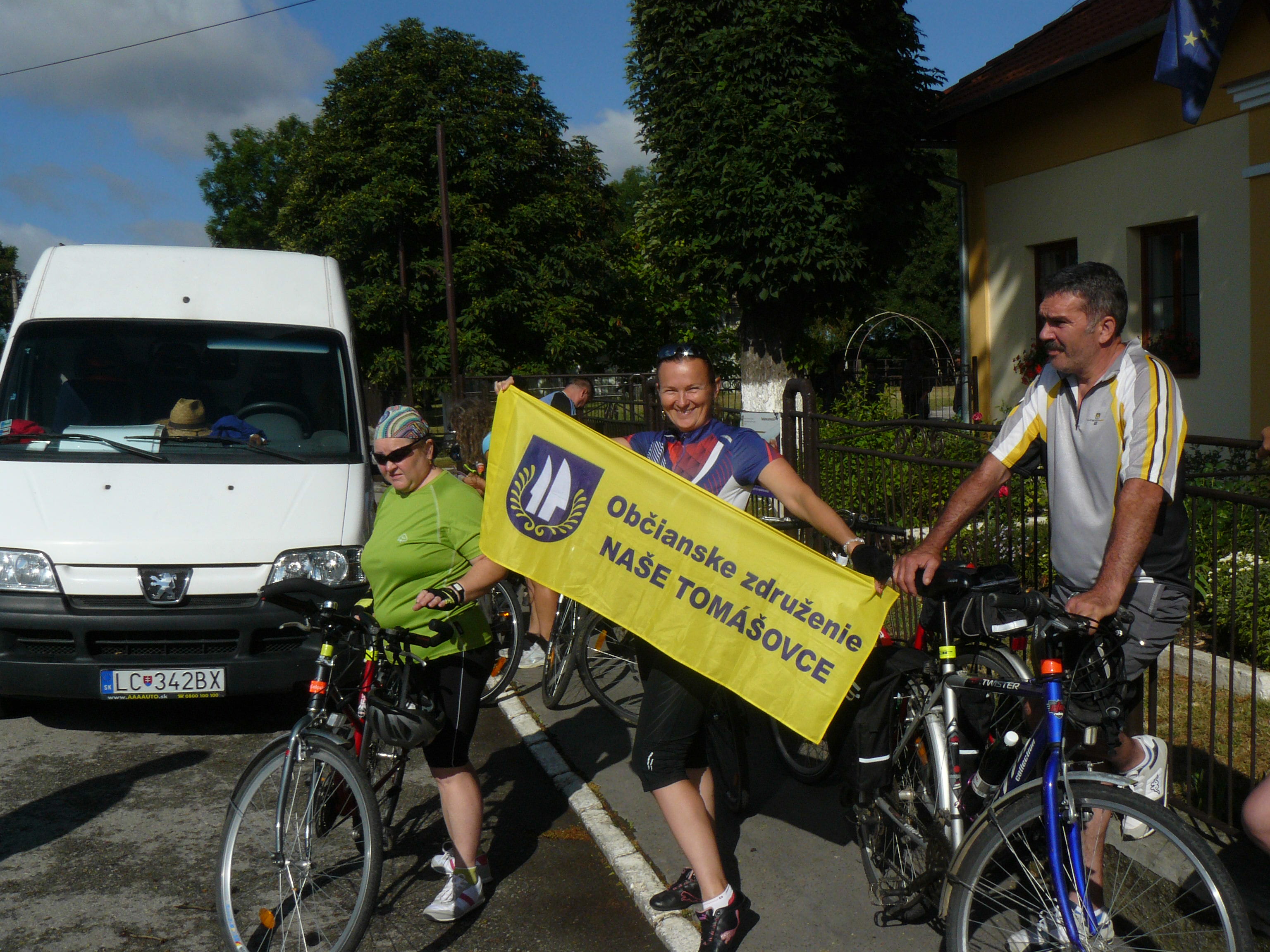 27 Abovce - pred fotením pred OÚ